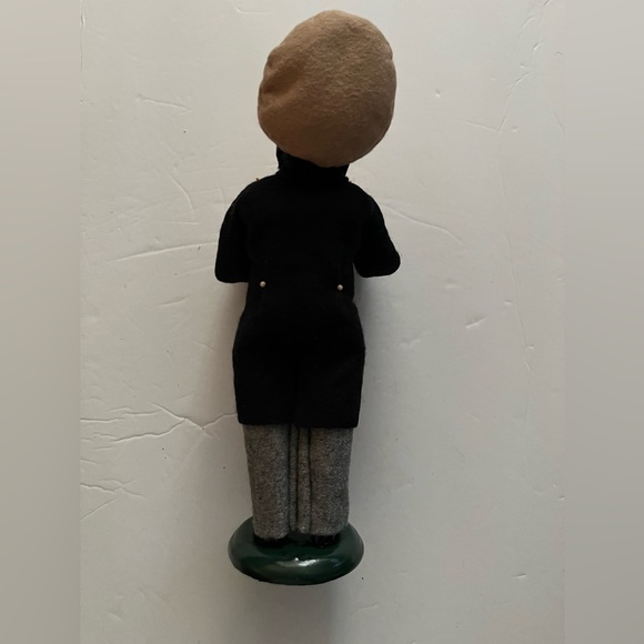 Byer’s Choice Ltd. Vintage boy holding apple crate - Picture 4 of 6